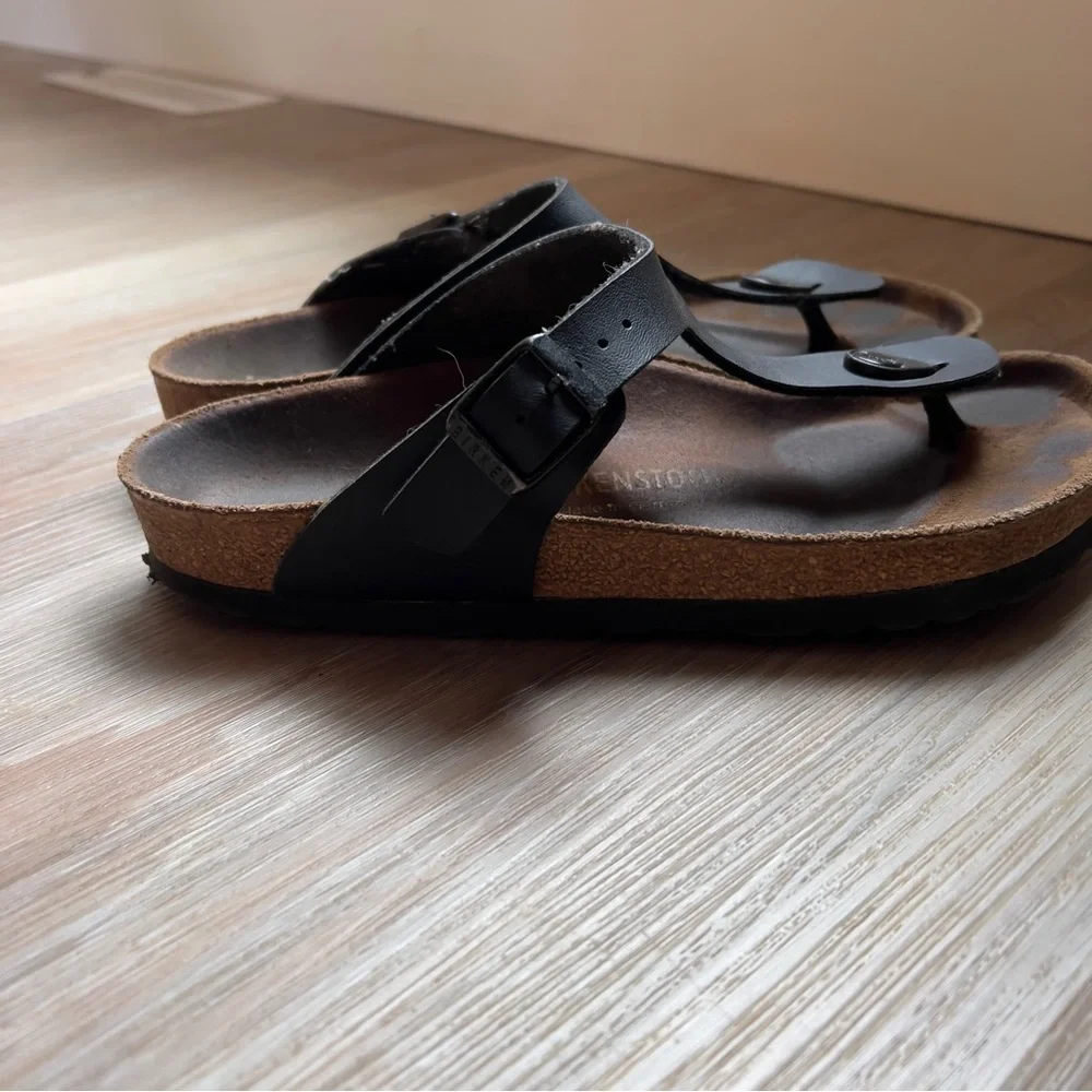 Birkenstock Gizeh Sandals Size 38 (US 7- 7.5) – black leather Thong Sandals - Picture 4 of 9